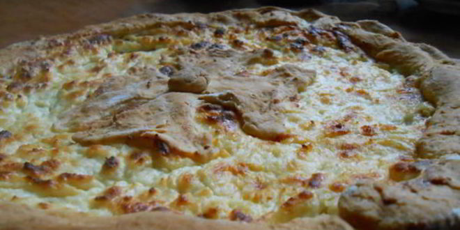 Рецепт открытого пирога с брынзой и творогом