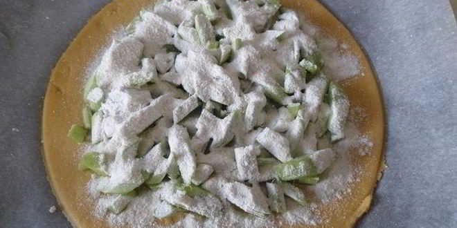 Рецепт открытого пирога с ревенем