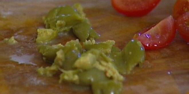 Рецепт открытого пирога с творогом, перцем и помидорами черри