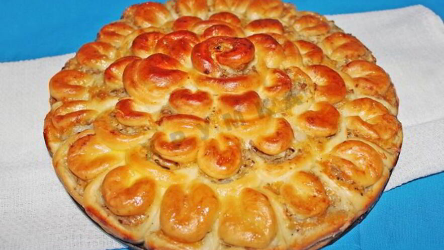 Рецепт пирога хризантема с фаршем и сыром