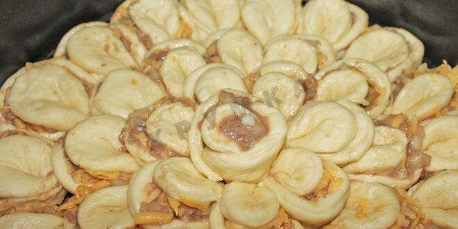 Рецепт пирога хризантема с фаршем и сыром