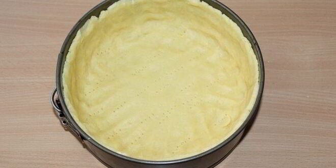 Рецепт пирога с манной крупой и брусникой