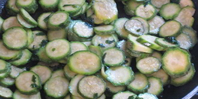 Рецепт пирога с цветками цукини и моцареллой