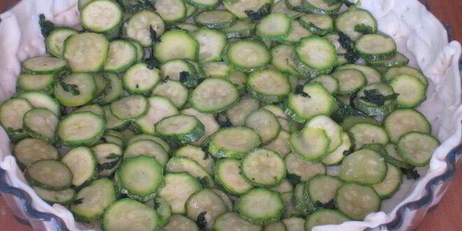 Рецепт пирога с цветками цукини и моцареллой