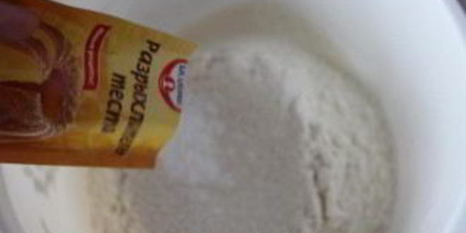 Рецепт постного пирога на чае с вареньем