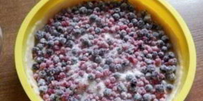 Рецепт постного пирога со смородиной