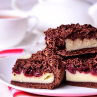 Рецепт Шоколадного пирога с творогом и вишней