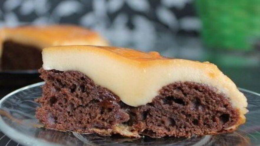 Рецепт сладкого пирога с карамелью и молочным суфле