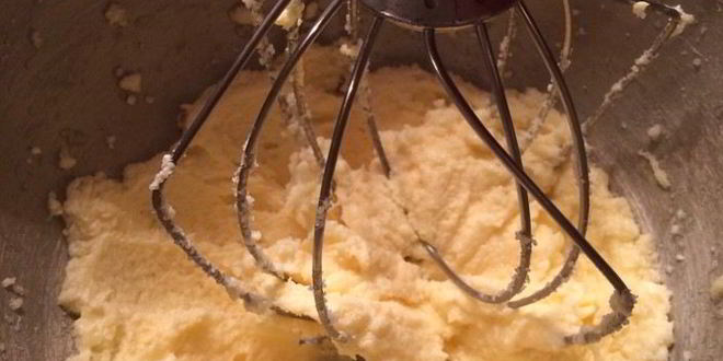 Рецепт сливового пирога на пиве