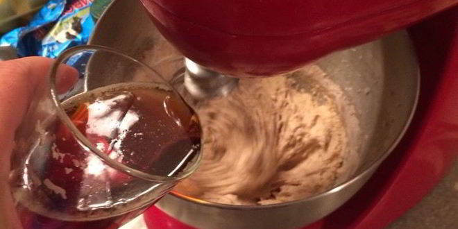 Рецепт сливового пирога на пиве