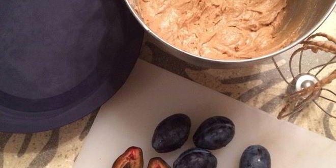 Рецепт сливового пирога на пиве