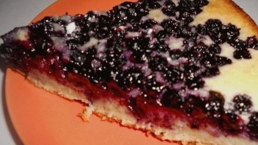 Рецепт сметанного пирога с черникой