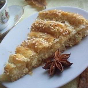 Рецепт Сырного пирога с кунжутом из слоеного теста