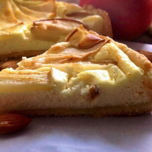 Рецепт Яблочно-грушевого пирог с творогом на песочной основе Осенняя парочка