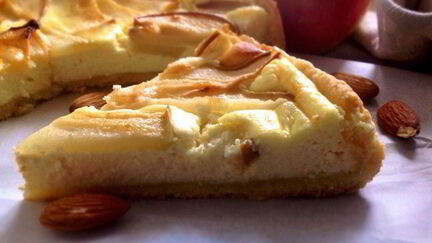 Рецепт Яблочно-грушевого пирог с творогом на песочной основе Осенняя парочка