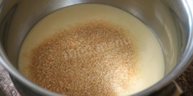 Рецепт яблочного пирога со сгущенкой