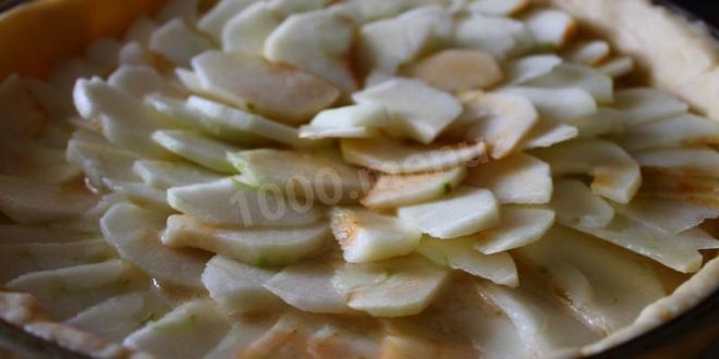 Рецепт яблочного пирога со сгущенкой