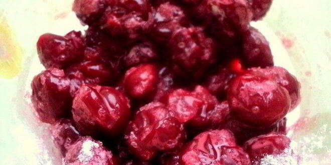 Рецепт блинных шоколадных пирожков с вишней