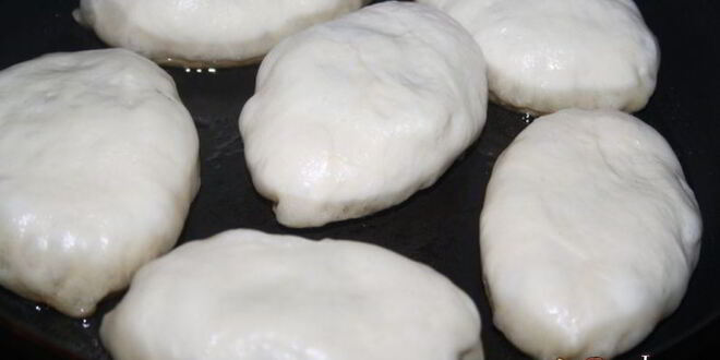 Рецепт дрожжевых пирожков с картошкой и грудинкой