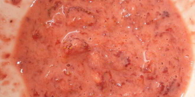 Рецепт дрожжевых пирожков с творогом и клубникой