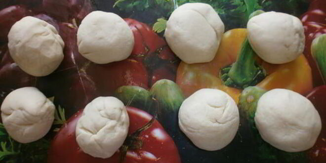 Рецепт дрожжевых пирожков с творогом и клубникой