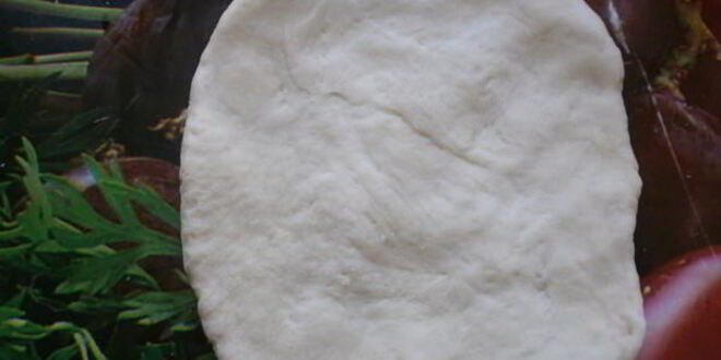 Рецепт дрожжевых пирожков с творогом и клубникой