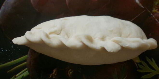 Рецепт дрожжевых пирожков с творогом и клубникой