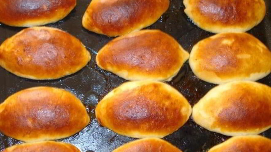 Рецепт дрожжевых пирожков с яблоками в духовке