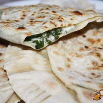 Рецепт Кутабов с креветками, сыром и зеленью