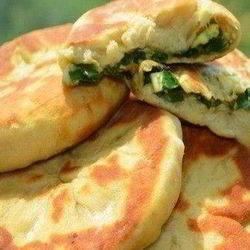 Рецепт Мягких пирожков на кефире с луком и яйцом