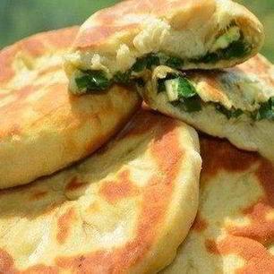 Рецепт Мягких пирожков на кефире с луком и яйцом