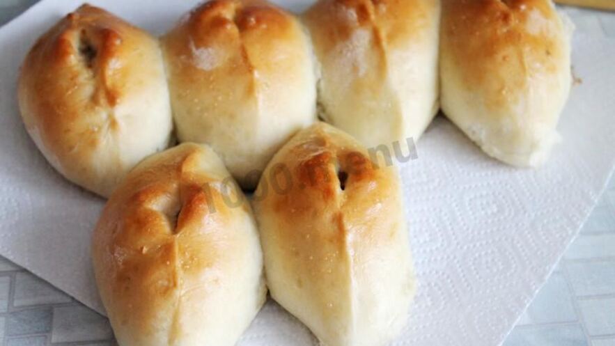 Рецепт печеных пирожков из дрожжевого теста с грибами