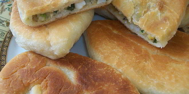 Рецепт пирожков из дрожжевого теста с яйцом, луком и рисом