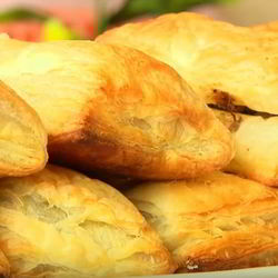 Рецепт Пирожков из слоеного теста с печенью