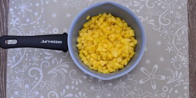 Рецепт пирожков из тончайшего теста с яблочным рисом