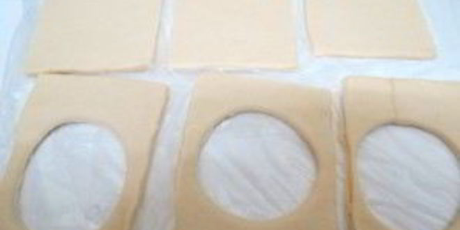 Рецепт пирожков с черникой из слоеного теста