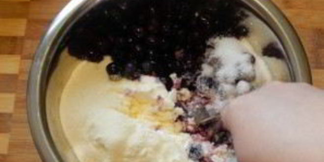 Рецепт пирожков с черникой на кефире