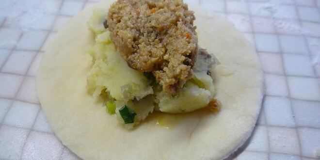 Рецепт пирожков с фаршем в духовке румяные хрюшки