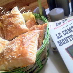 Рецепт Пирожков с начинкой из курицы и зеленого лука в сливочном соусе