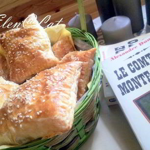 Рецепт Пирожков с начинкой из курицы и зеленого лука в сливочном соусе