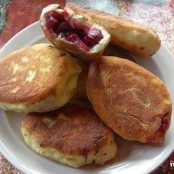 Рецепт Пирожков с вишней на сковороде