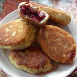 Рецепт Пирожков с вишней на сковороде