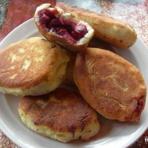 Рецепт Пирожков с вишней на сковороде