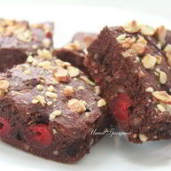 Рецепт Брауни с вишней и миндалем