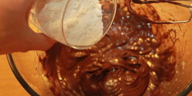 Рецепт брауни с вишней и миндалем