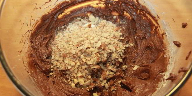 Рецепт брауни с вишней и миндалем