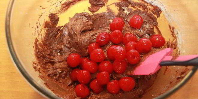 Рецепт брауни с вишней и миндалем