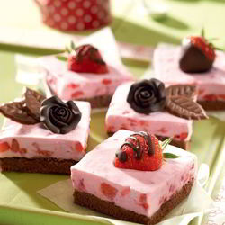 Рецепт Клубнично-шоколадных пирожные