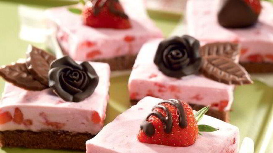 Рецепт клубнично-шоколадных пирожные