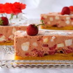 Рецепт Клубничного шифонового пирожного